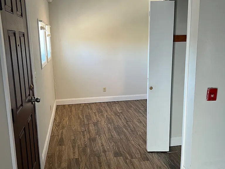 1832 Main St #7 — Photo 2