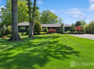 29 Oak Grove Ln, Edison, NJ 08820