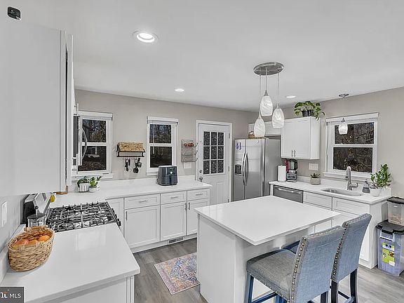 3rd image of 26 Glen Echo Ave