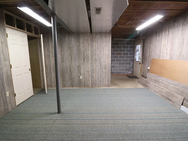 2130 W Main St — Photo 34
