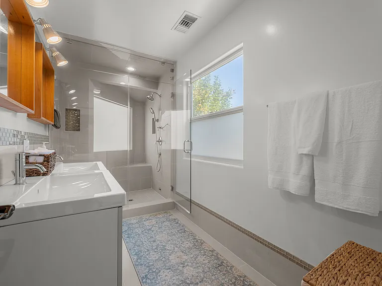 8302 S Sepulveda Blvd — Photo 49