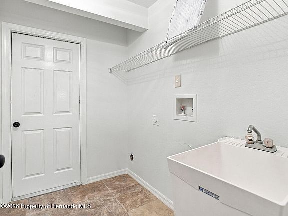 3rd image of 492 Aladdin Rd