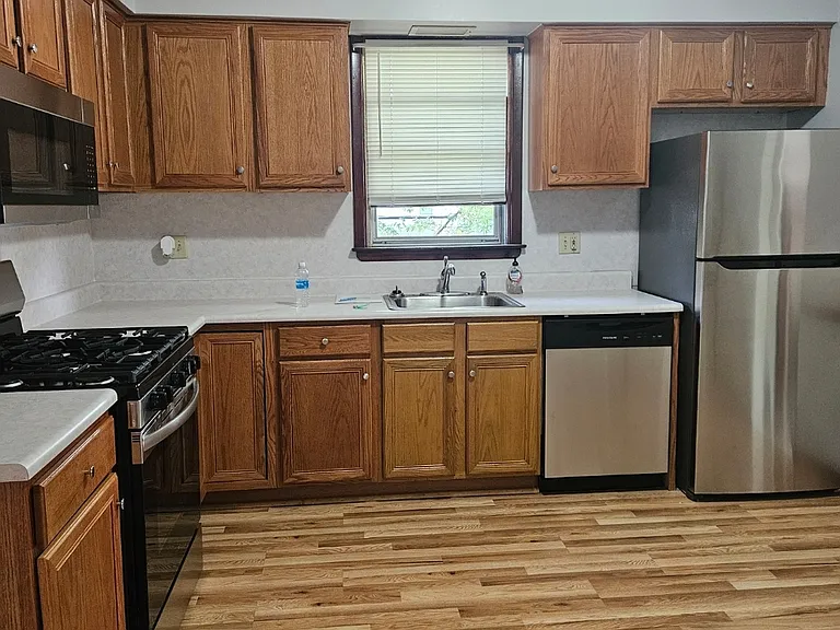 583 Washington Ave — Photo 2