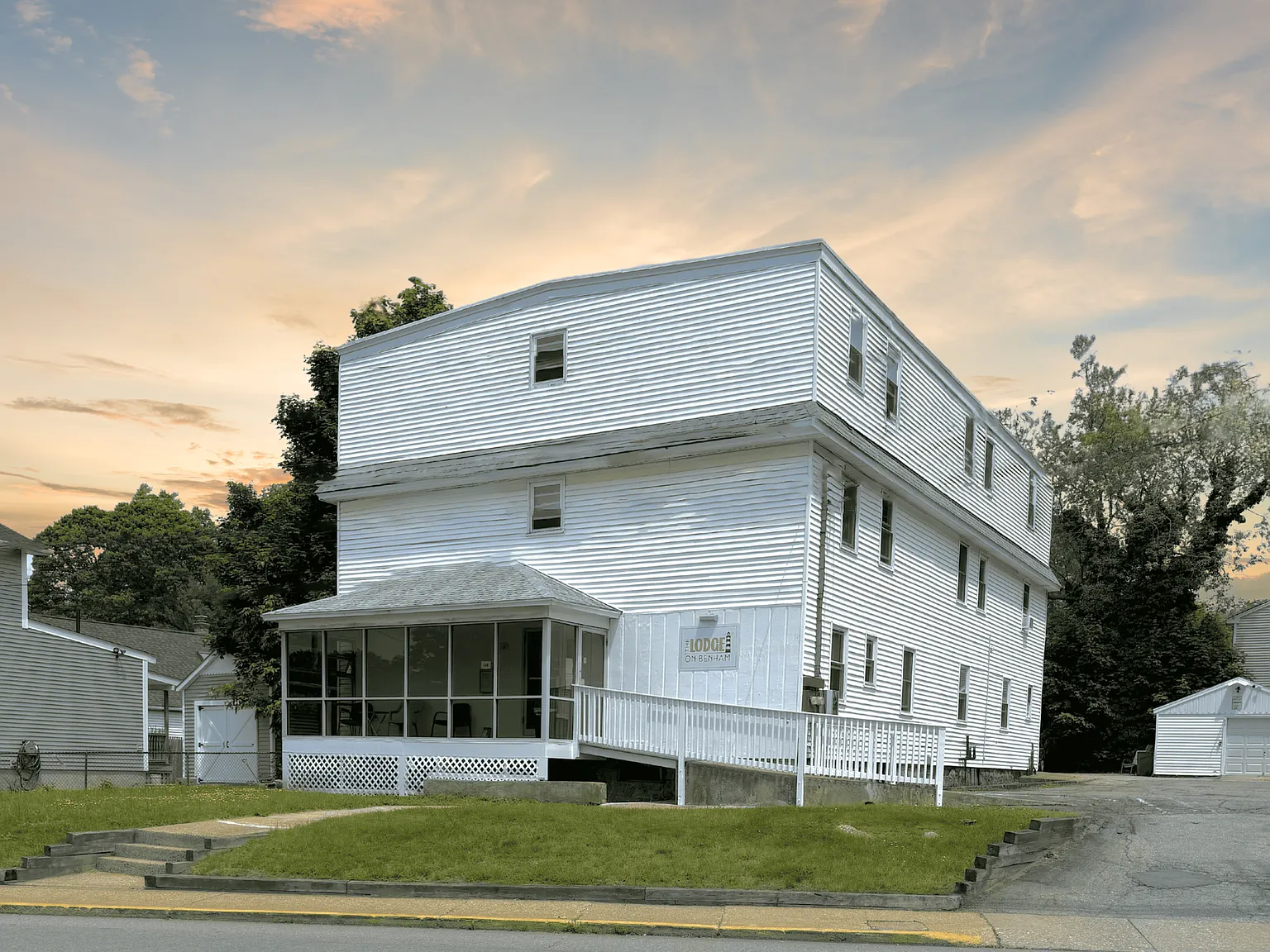 The Lodge on Benham — Photo 2