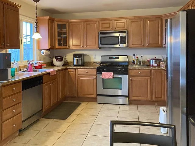 3 bed, 3.5 bath, 4028 sqft, $4,100 — Photo 2