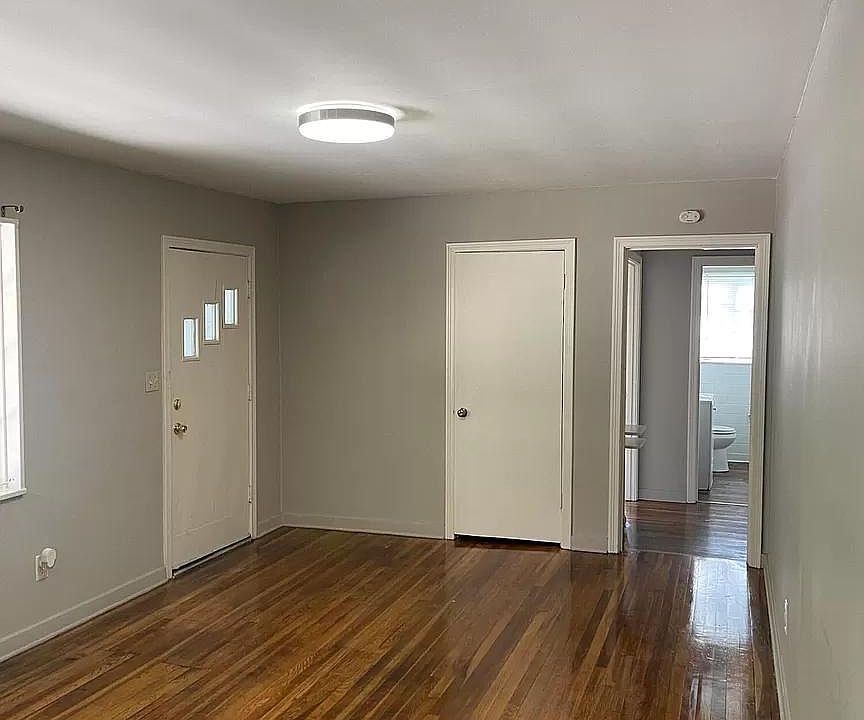 1st image of 105 Lakeview Dr