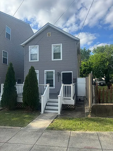 5806 Field Pl NE Photo 1