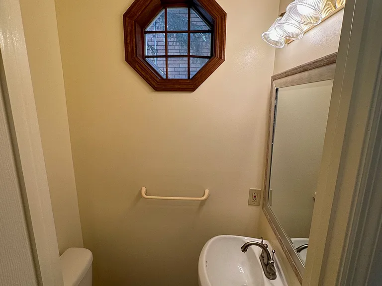 240 Shaler St — Photo 8