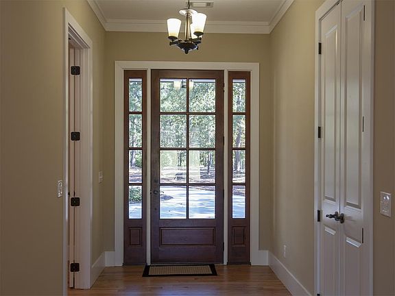 4th image of 1040 Monfort Ct