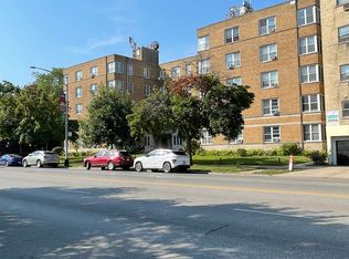 7040 N Sheridan Rd APT 302, Chicago, IL 60626