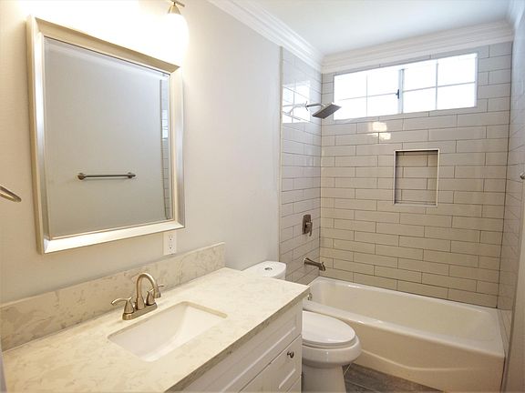 4th image of 7912 Vantage Ave