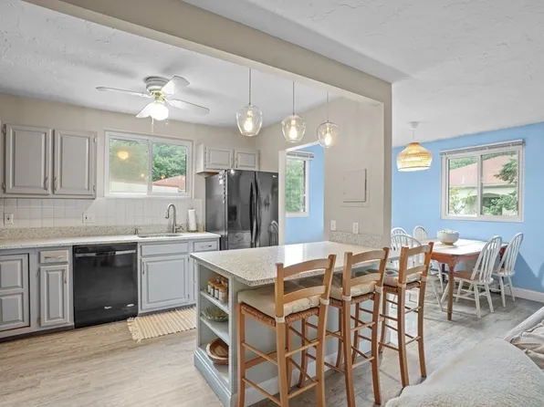 300 Fellsview Ter APT 306, Stoneham, MA 02180