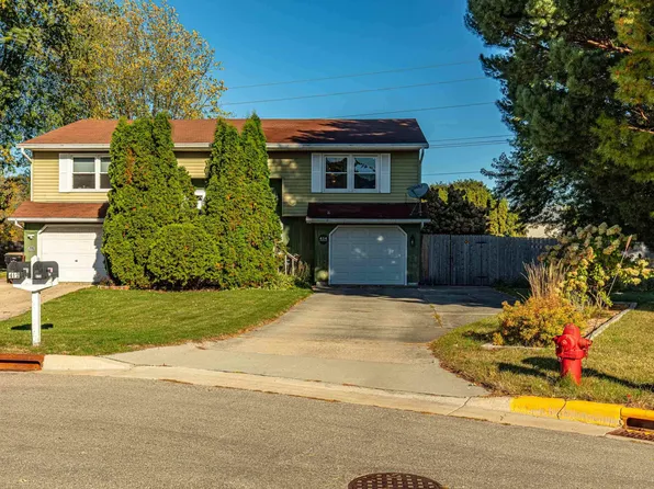 414 Cherokee Ct, Deforest, WI 53532