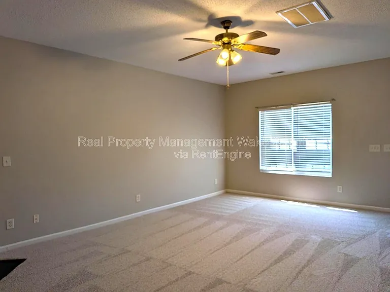 112 Graystar Rd — Photo 9