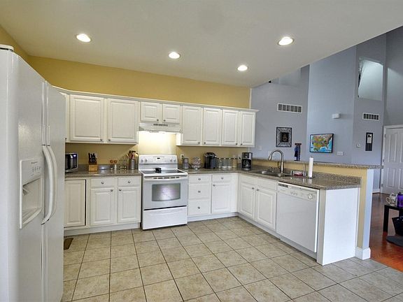 4th image of 413 Mason Springs Dr