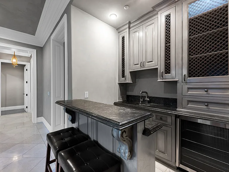 150 W Naomi Ave — Photo 17