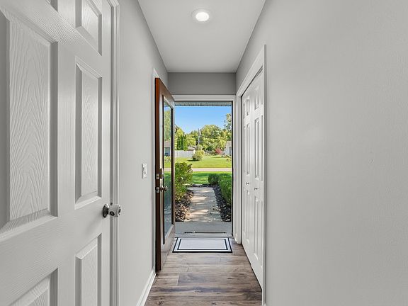 5th image of 1750 Henbert Rd