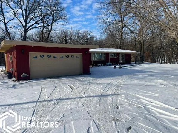 1547 Belmond Rd, Belmond, IA 50421