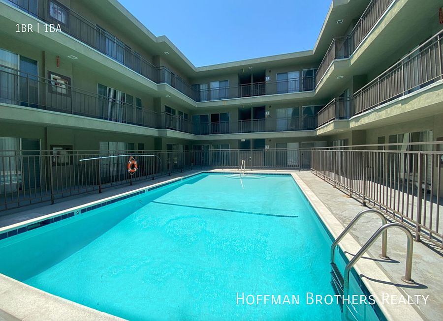 1st image of 513 N Kenmore Ave #301