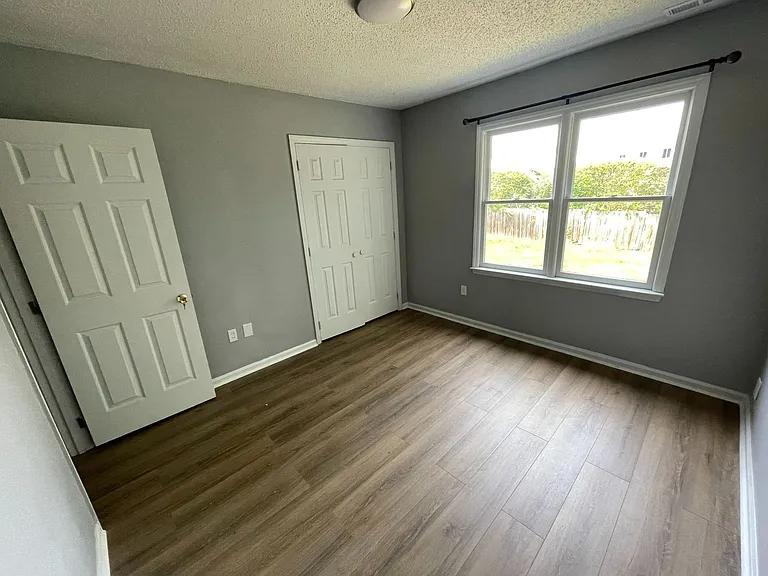 1307 Newfoundland Ct — Photo 25