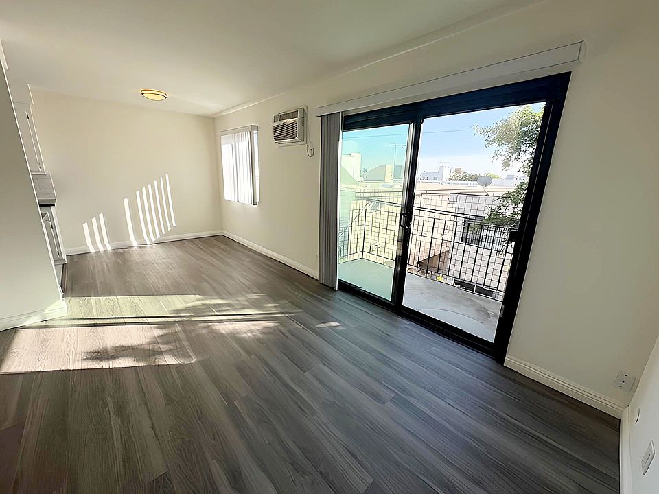 1st image of 5030 Maplewood Ave #206