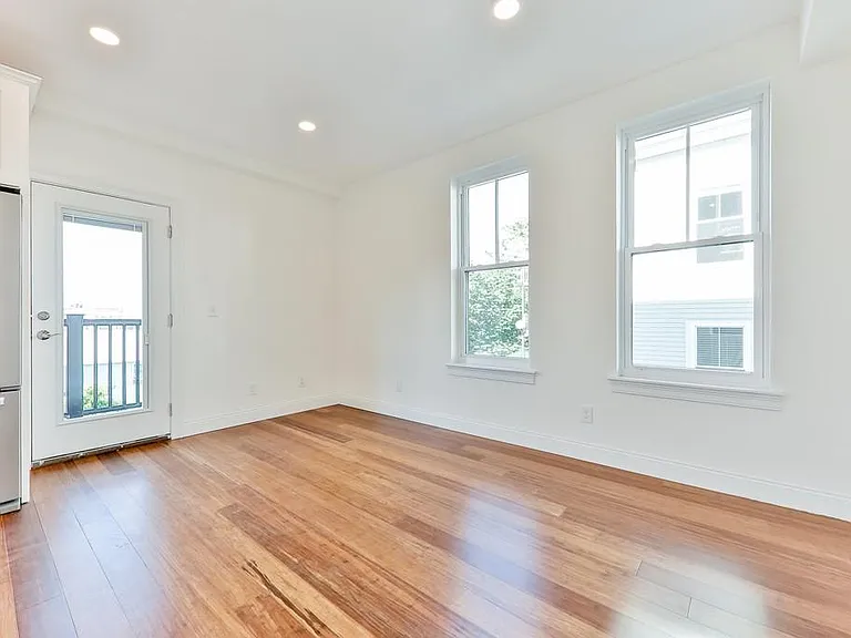 44 W Eagle St #2 — Photo 3
