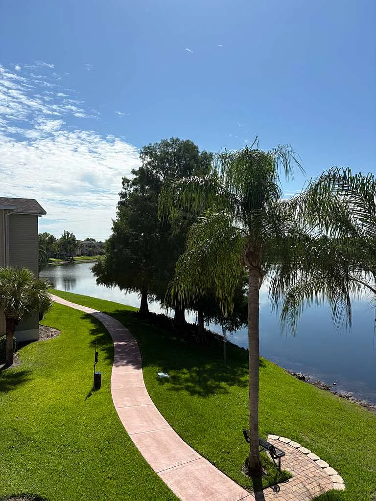 2 bed, 975 sqft, $1,900 — Photo 3