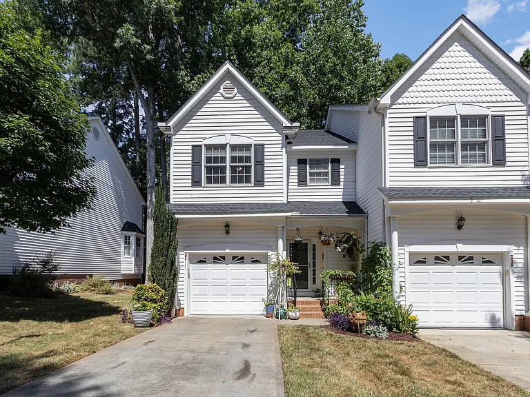 4610 Asterwood Dr — Photo 2