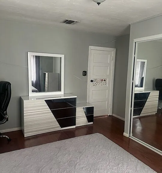 9900 Laurel Canyon Blvd — Photo 16