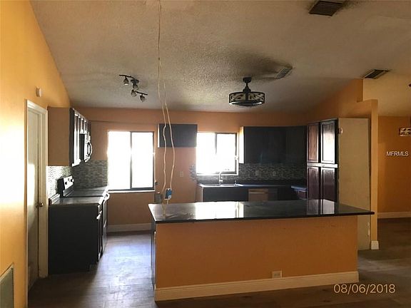 4th image of 4309 Kipling Ave