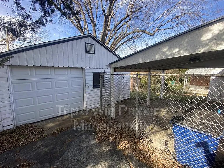 3133 Rex Ave — Photo 4