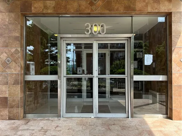 300 N Broadway #3H, Yonkers, NY 10701