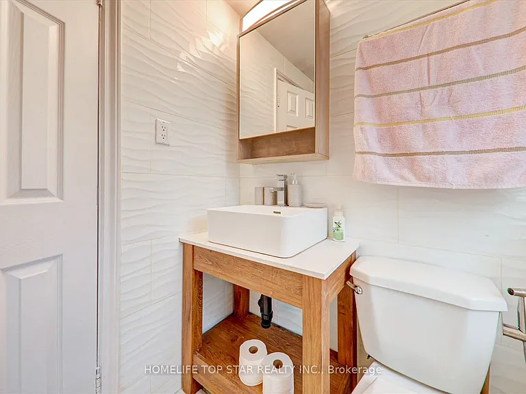 50 Chestnut Cres — Photo 21