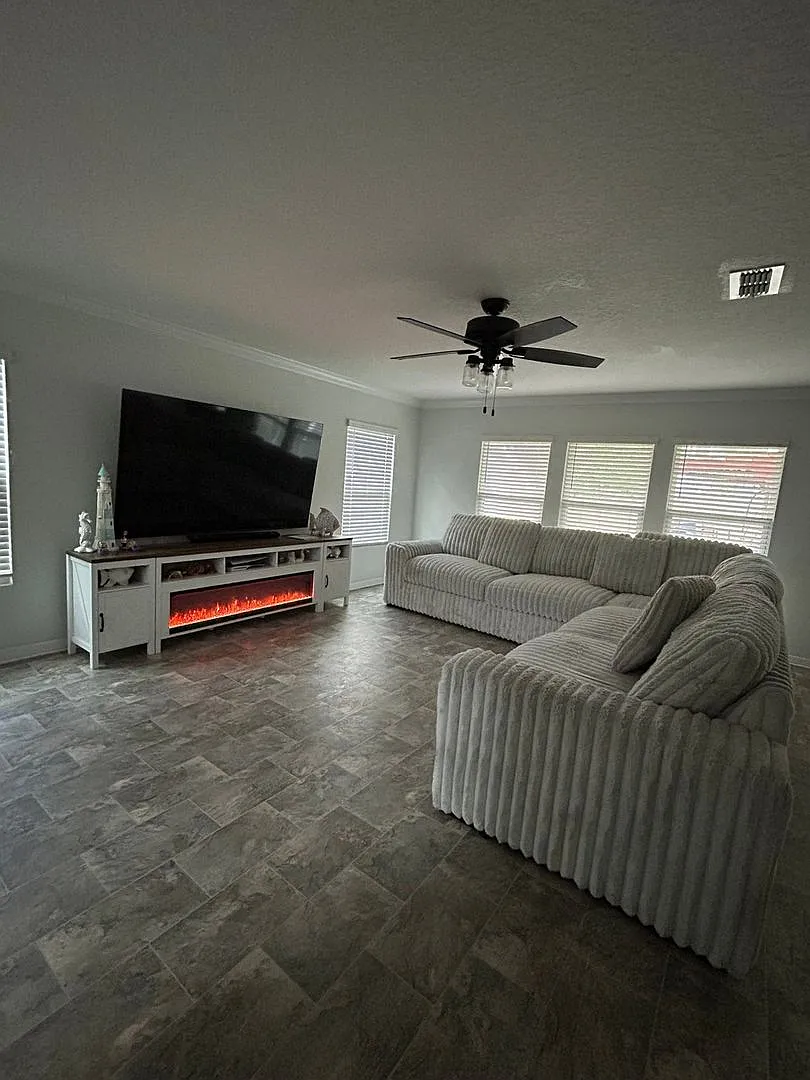 Spacious 4BR House in Jacksonville — Photo 2