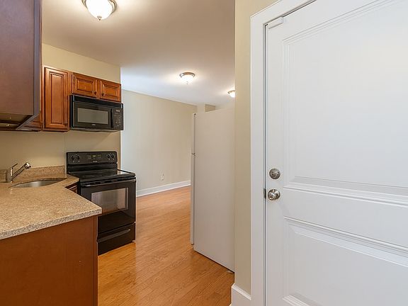 3rd image of 2310 N Park Ave #B
