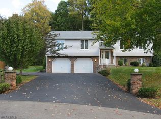 154 Woods Ln, Altoona, PA 16601