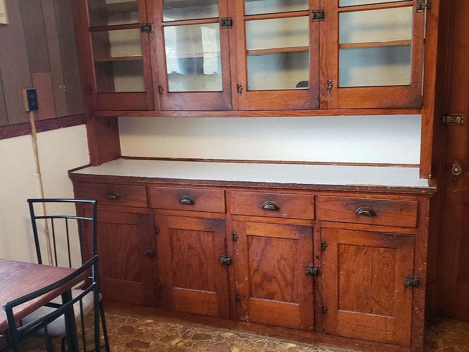 1st image of 60 Easton Ave