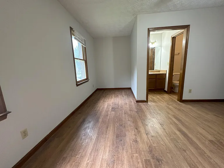 1126 Booth Ct SW — Photo 10