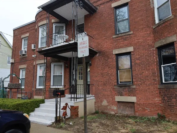 4 Faille Ave, Holyoke, MA 01040