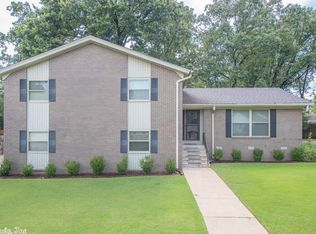12 Crownpoint Rd, Little Rock, AR 72227