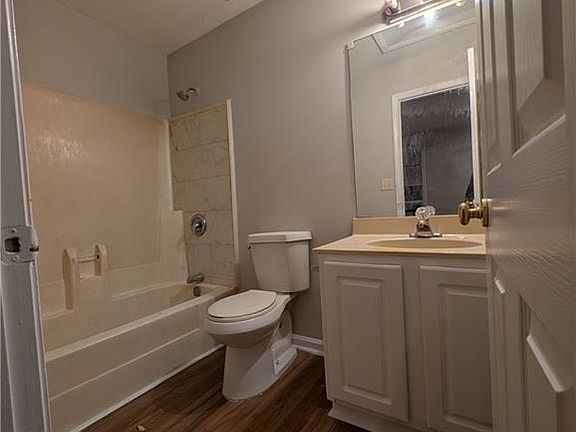 2nd image of 5582 Estates Ct