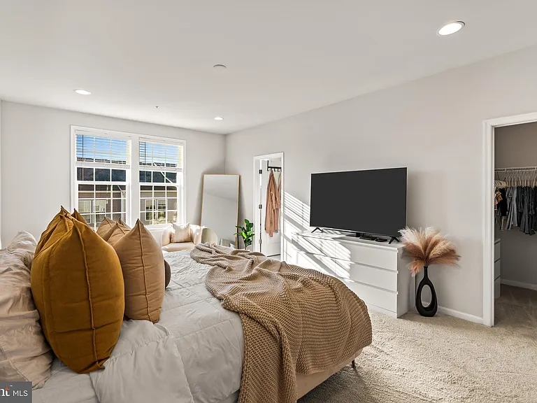 7709 Presidential Pkwy — Photo 17