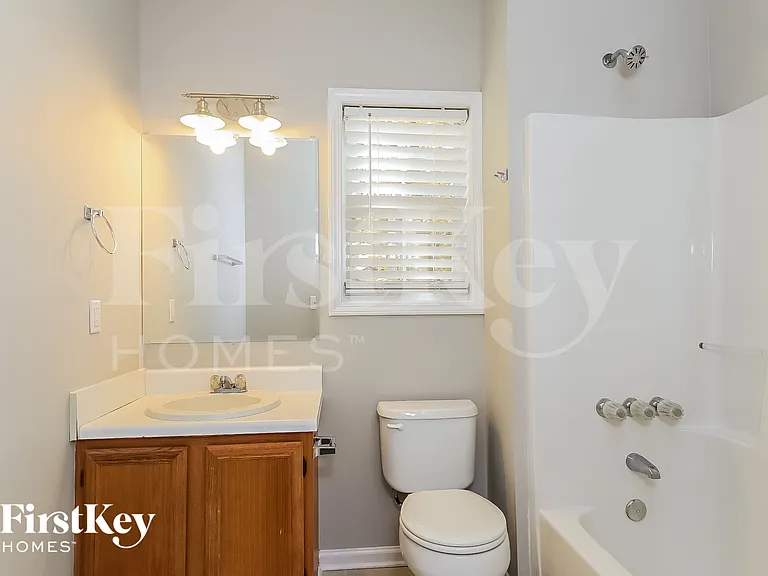 1005 Wolf Springs Cv — Photo 17