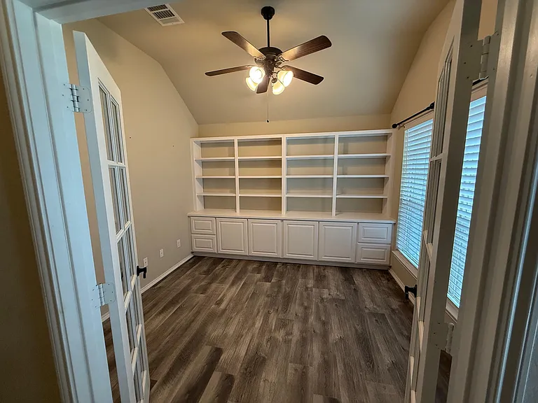 2517 Hadley St — Photo 8