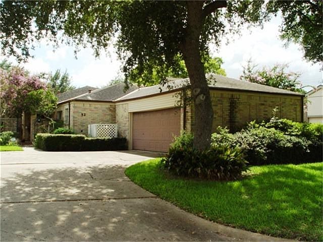 1st image of 52 Bendwood Dr