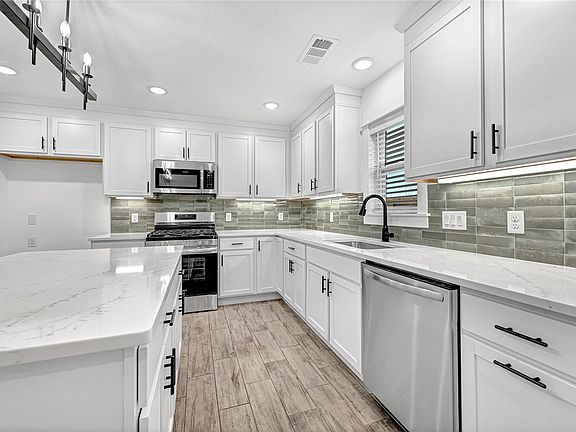 4th image of 26 N Banner Ave