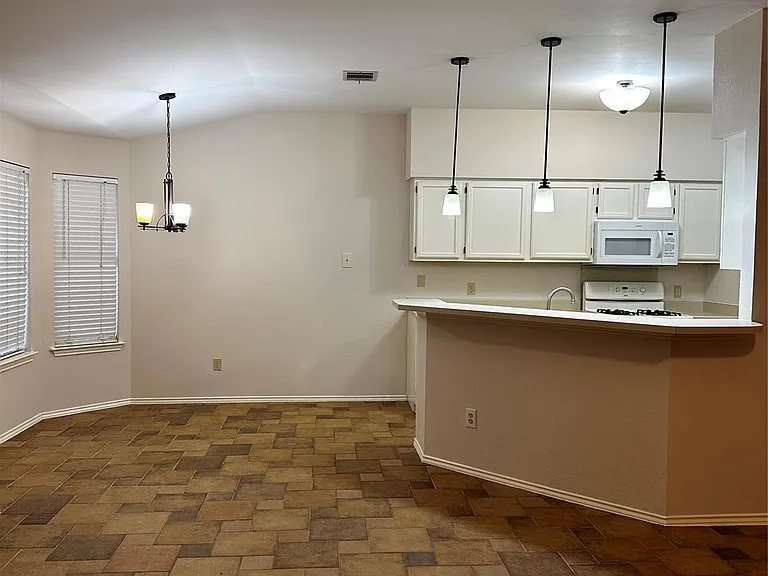 8007 Bounty Trl — Photo 17