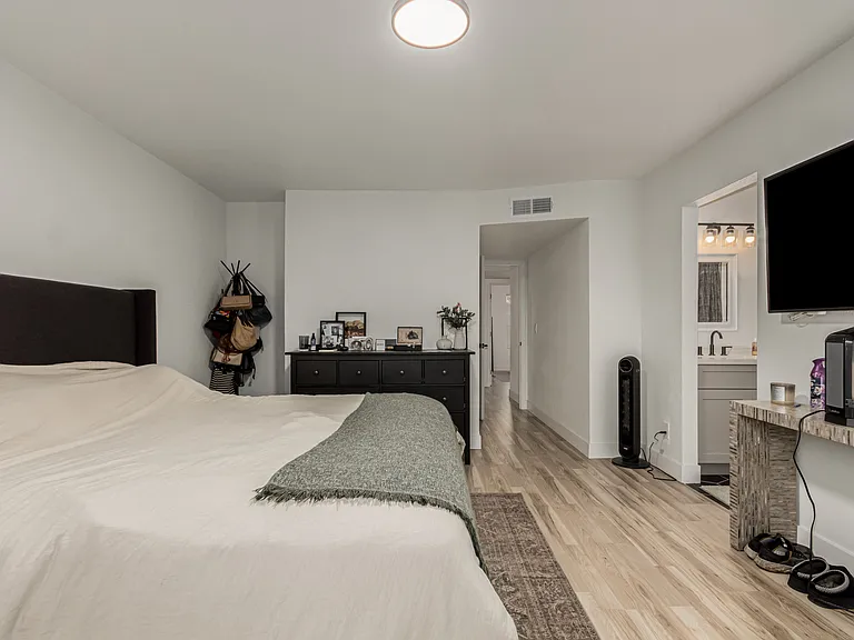 429 S Gaylord — Photo 9