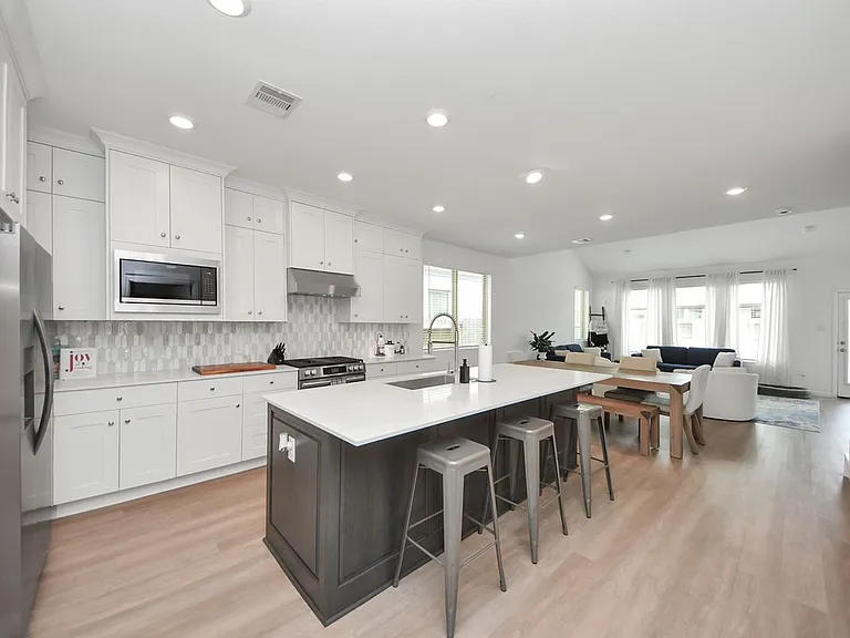 4946 Sky Bluff Dr — Photo 3