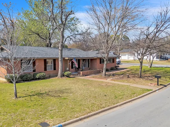 709 Hurstview Dr, Hurst, TX 76053